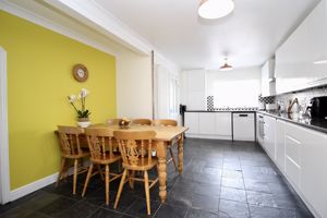 Kitchen/Diner- click for photo gallery